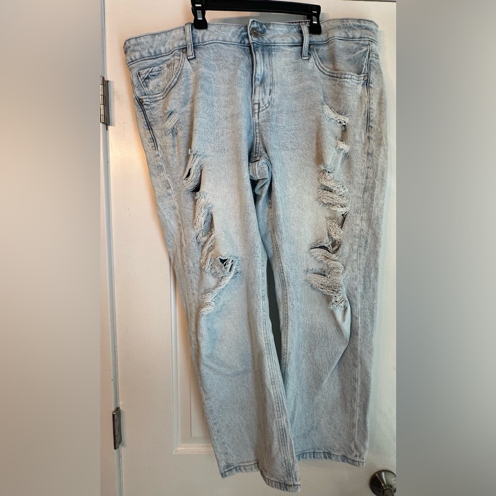 Edgely Light Blue Denim Distressed Jeans